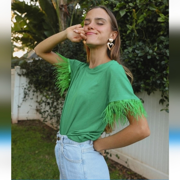 IF SHE LOVES Sunflower Basic t-shirt with ostrich Feathers in green. Size small - Picture 1 of 14